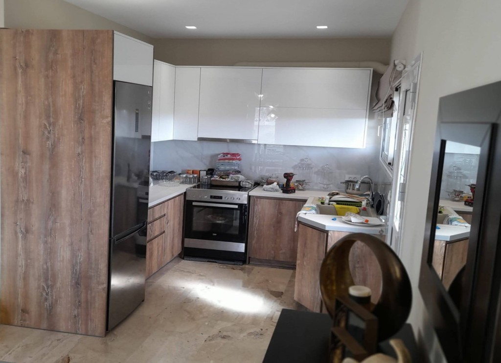 Ανακαίνιση μικρής μοντέρνας κουζίνας, Ζάκυνθος