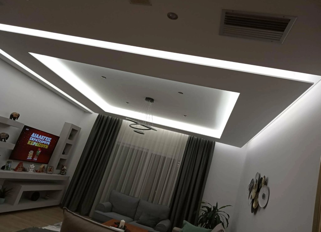 Ανακαίνιση σαλονιού – ψευδοροφή με LED και γυψοσανίδα, Ζάκυνθος