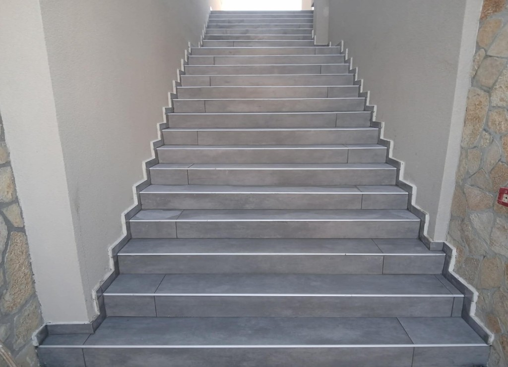 Δομικές κατασκευές – εξωτερική σκάλα με πλακάκια, Ζάκυνθος