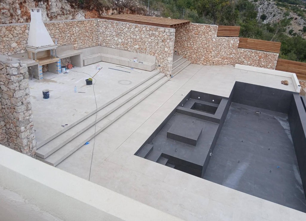 Δομικές κατασκευές – πισίνα και διαμορφώσεις περιβάλλοντος χώρου σε βίλα, Ζάκυνθος