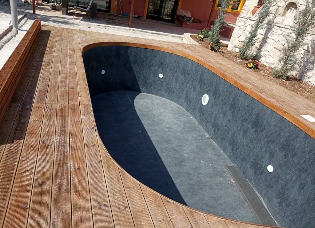 Δομικές κατασκευές – επένδυση deck γύρω από πισίνα, Ζάκυνθος