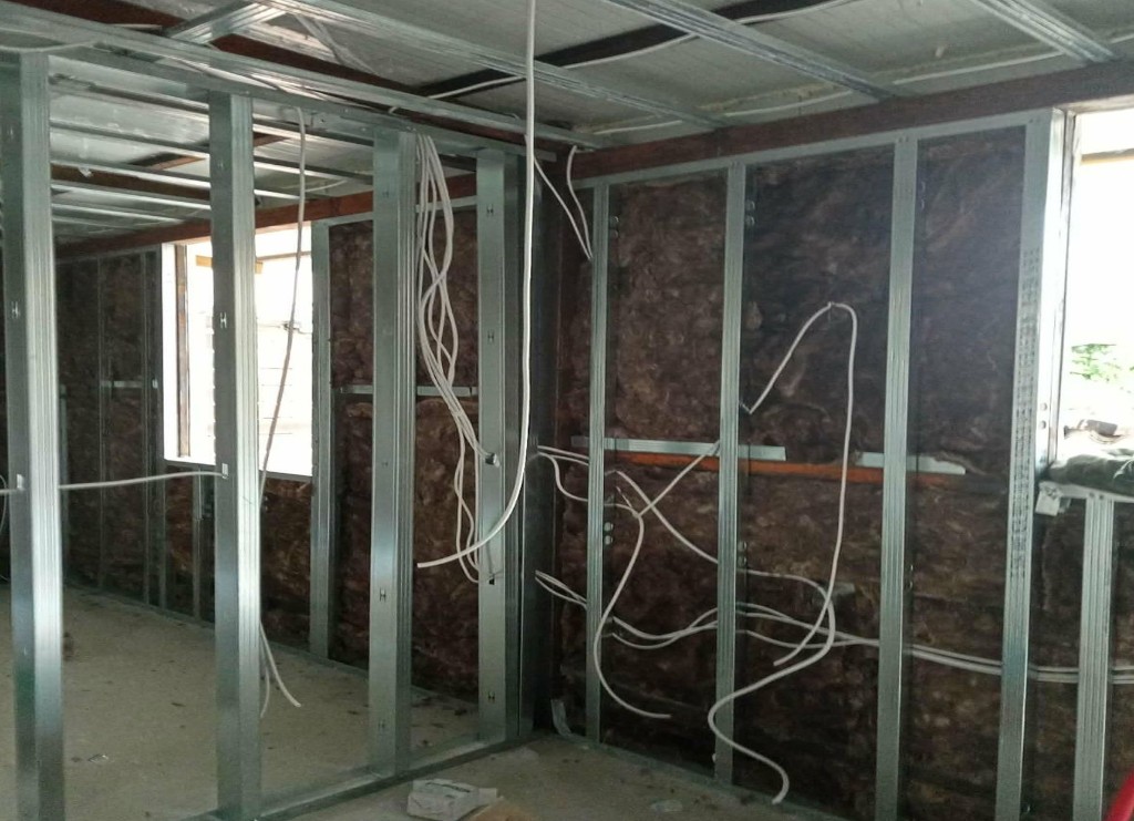 Μεταλλικός σκελετός ξηράς δόμησης με ηλεκτρολογικές καλωδιώσεις και μόνωση – Ζάκυνθος