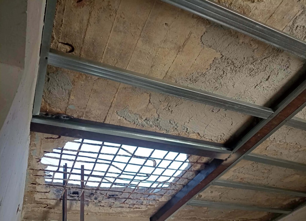 Στεγάστρο αυτοκινήτου και συγκόλληση σε στέγη με κεραμίδια – Ζάκυνθος