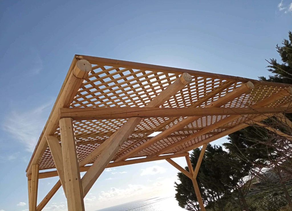 Ξύλινο bar και κατασκευές με παλάπες – Ζάκυνθος